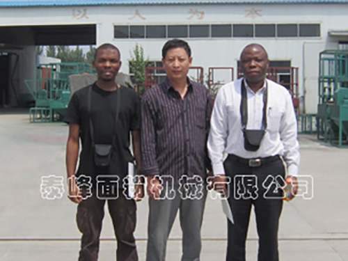 剛果客戶參觀生產設備